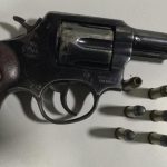 Pai morre baleado ao apontar arma para policiais durante prisão do filho em MT3